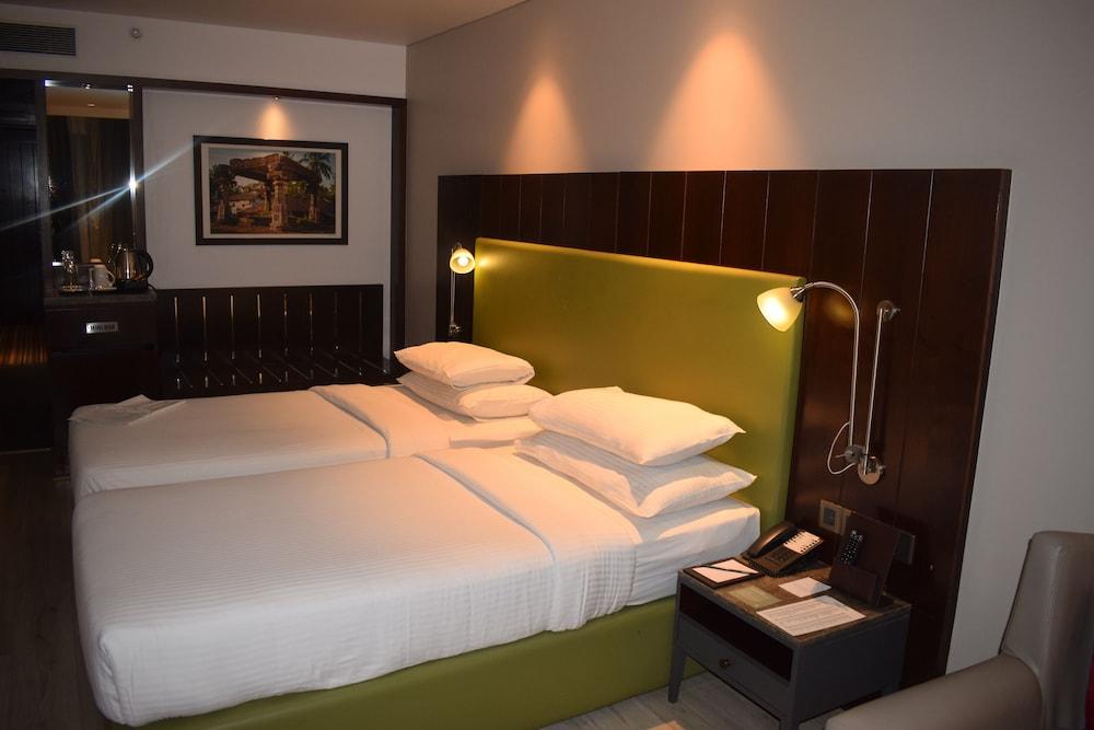 Country Inns & Suites By Radisson มานิปาลา ภายนอก รูปภาพ